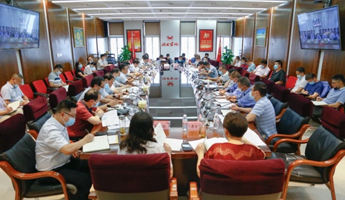 集團(tuán)上半年生產(chǎn)經(jīng)營總結(jié)大會(huì)拉開序幕(圖1) 集團(tuán)上半年生產(chǎn)經(jīng)營總結(jié)大會(huì)拉開序幕(圖1)