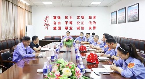 王大真到楚星公司現(xiàn)場辦公(圖2) 王大真到楚星公司現(xiàn)場辦公(圖2)