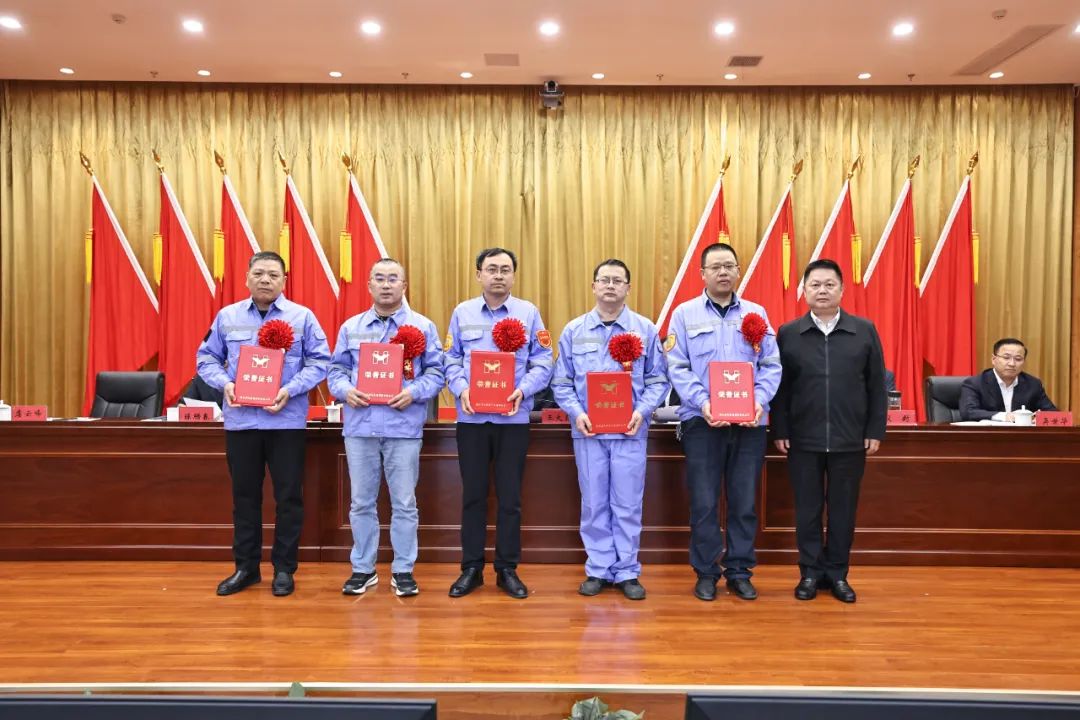 宜化集團(tuán)召開(kāi)氨醇項(xiàng)目成功投產(chǎn)總結(jié)表彰大會(huì)(圖8) 宜化集團(tuán)召開(kāi)氨醇項(xiàng)目成功投產(chǎn)總結(jié)表彰大會(huì)(圖8)