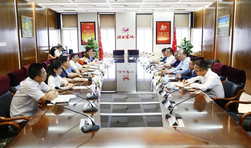 阿麥仔化工有限公司總經(jīng)理馬晨一行到集團(tuán)參觀(guān)交流