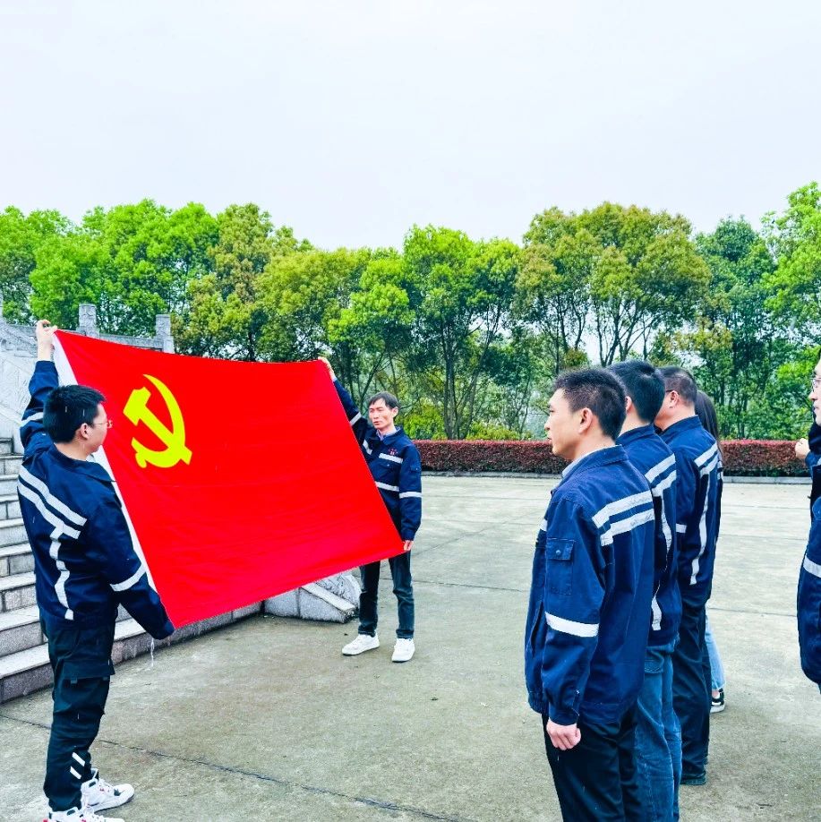 在緬懷中汲取奮進(jìn)力量！這場(chǎng)主題黨日活動(dòng)“走心”更“入心”！