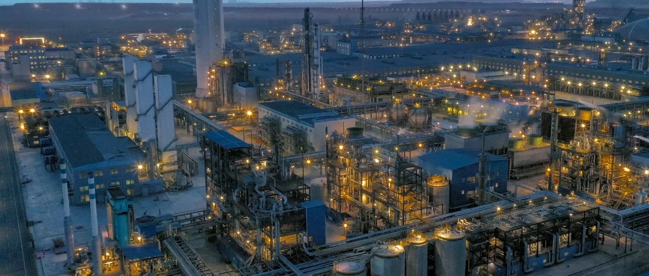 夜幕下的新疆宜化，有著別樣風(fēng)情