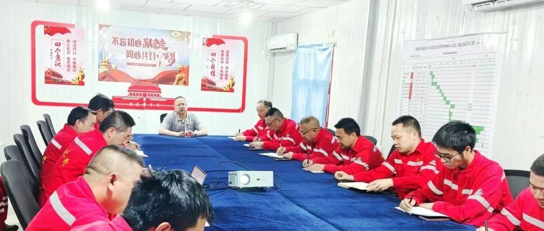 化機公司黨委書記、董事長、總經(jīng)理楊中澤到新疆項目部現(xiàn)場辦公